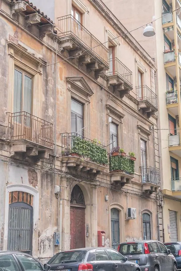 Apartment Central Station House Riccardo Catania Italy